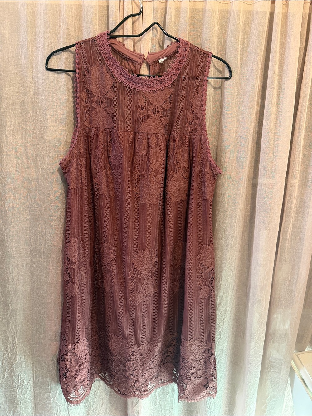 Sleeveless Lace Midi Dress in Dusty Mauve